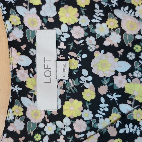 LOFT flutter sleeve floral blouse - Picture 4 of 8